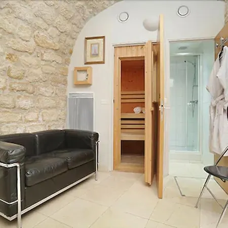 ドゥ ノートル ダム 3* パリ