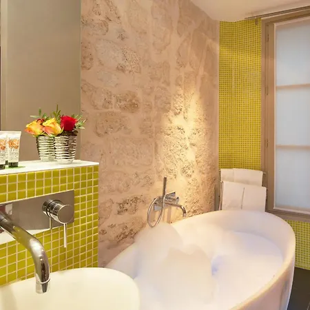 Hotel De Notre-dame 3*