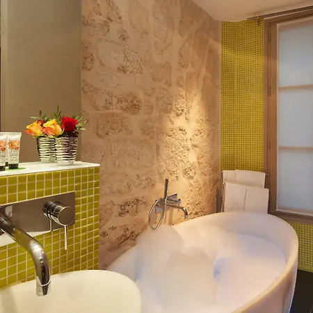 Hotel De Notre-dame 3*