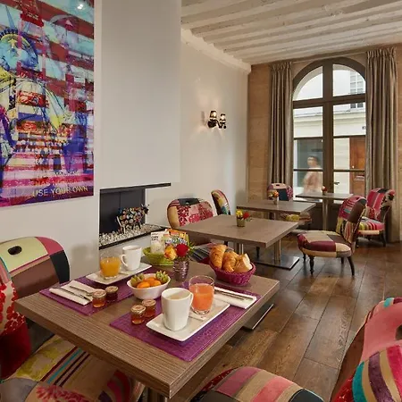 De Notre-dame Hotel Paryż