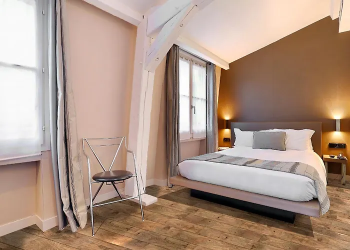 Hotel De Notre-dame 3*