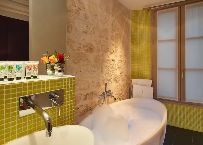 Hotel De Notre-dame 3*