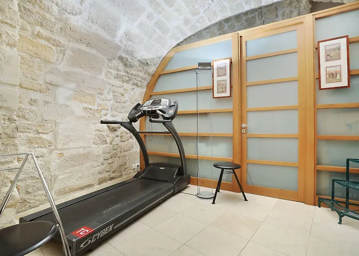 Hotel De Notre-dame 3*